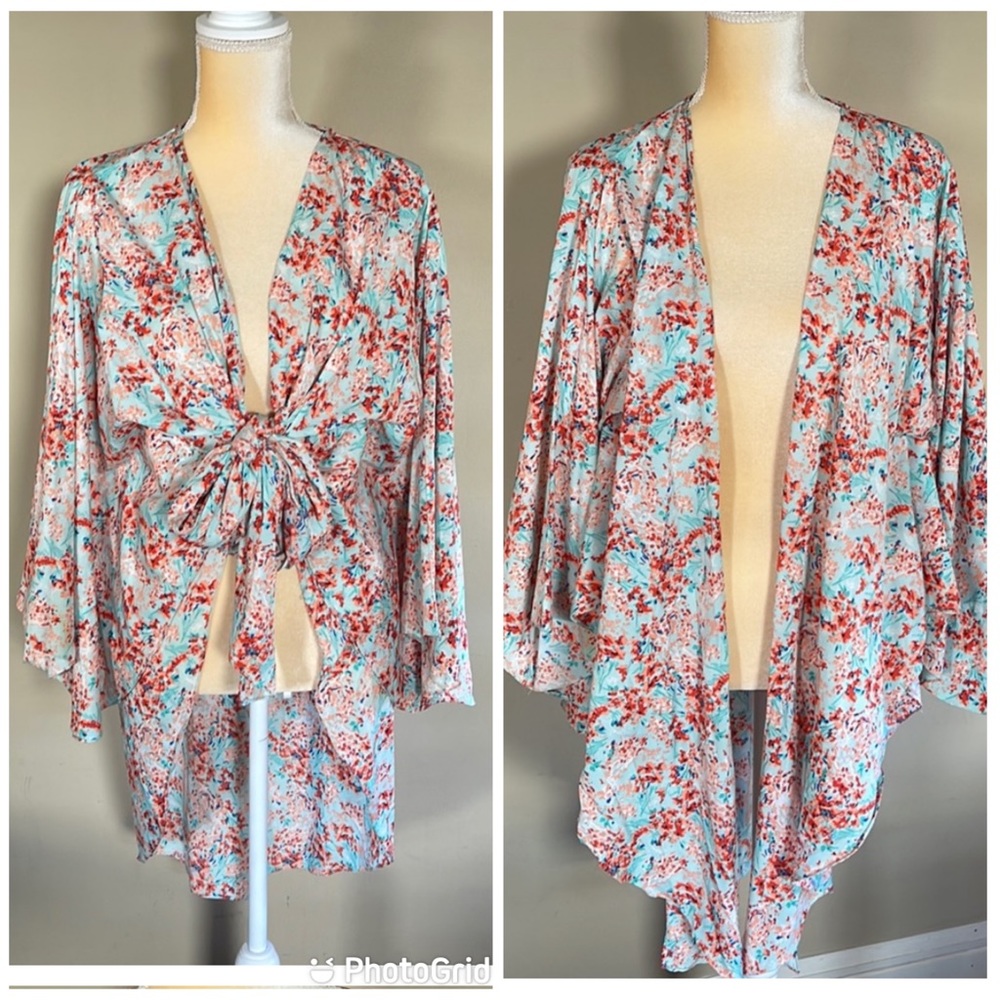 Steve Madden | Seafoam Spring
Breeze Luxe Kimono Women’s OSFM - Picture 7 of 12